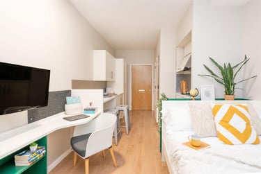 1 bed studio, Brougham Hayes, City Centre, Bath, BA23GF - Image 3